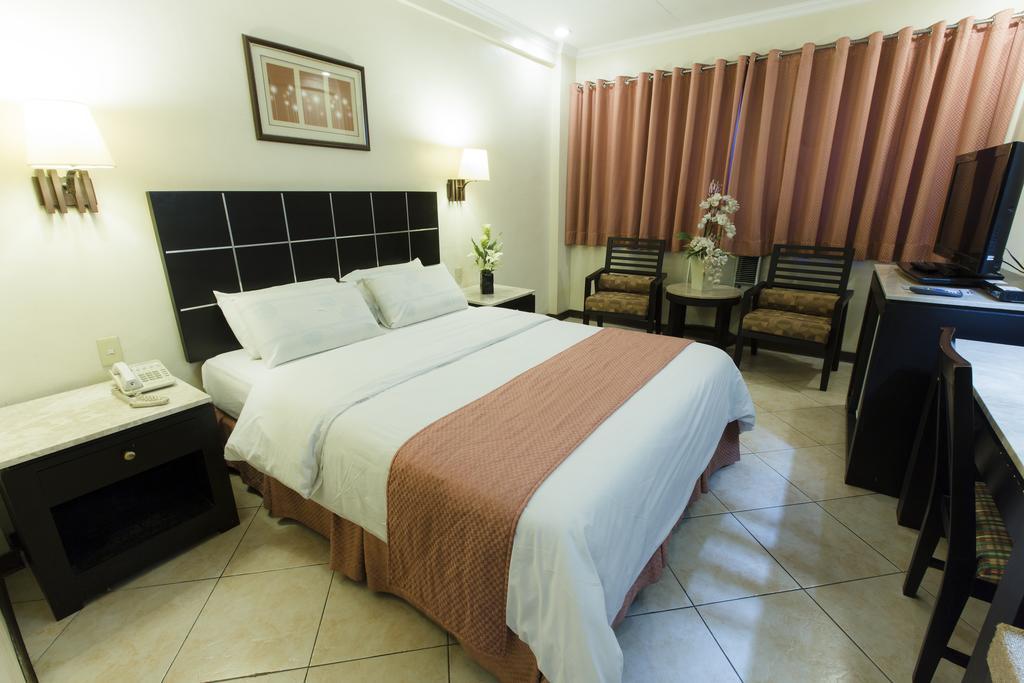 Hotel Goldenfield Kundutel Bacolod Exterior foto