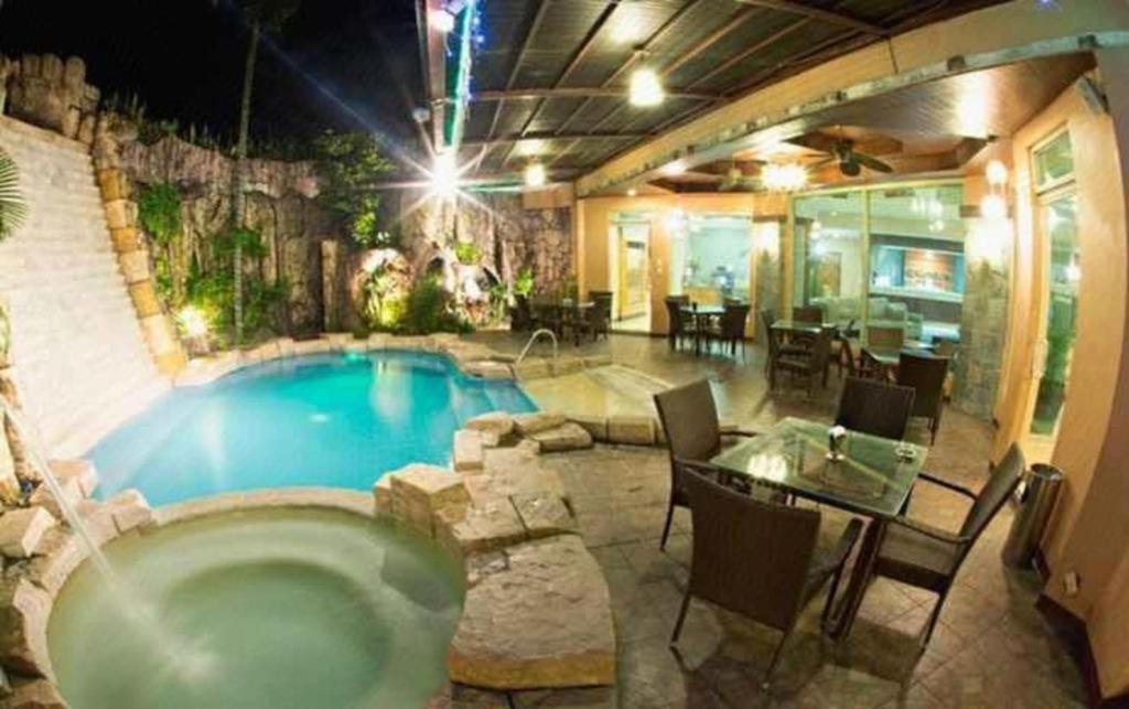 Hotel Goldenfield Kundutel Bacolod Exterior foto