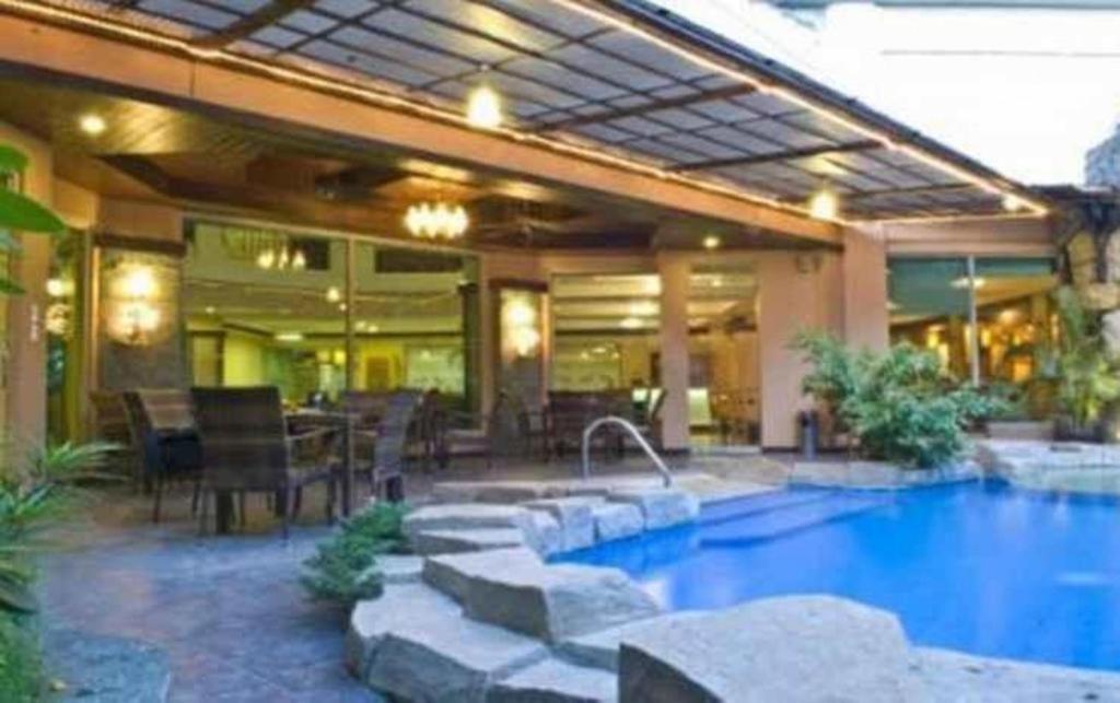 Hotel Goldenfield Kundutel Bacolod Exterior foto