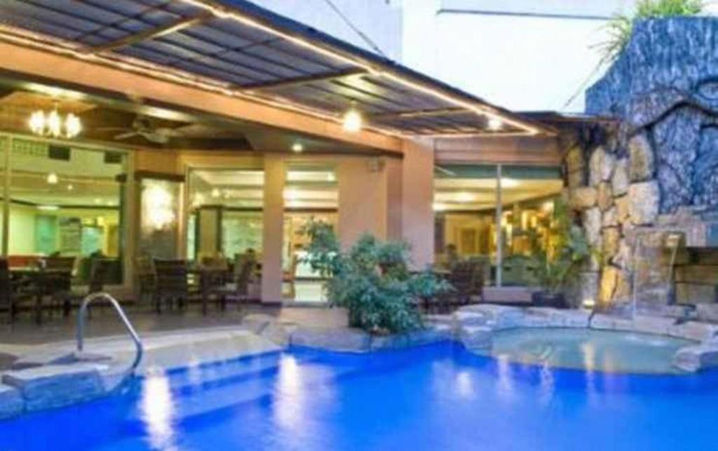 Hotel Goldenfield Kundutel Bacolod Exterior foto