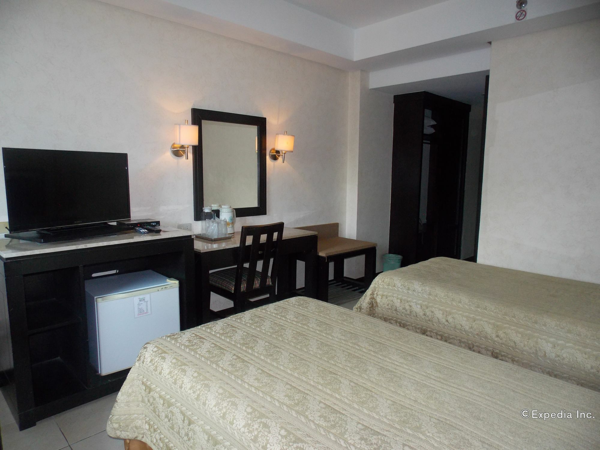 Hotel Goldenfield Kundutel Bacolod Exterior foto