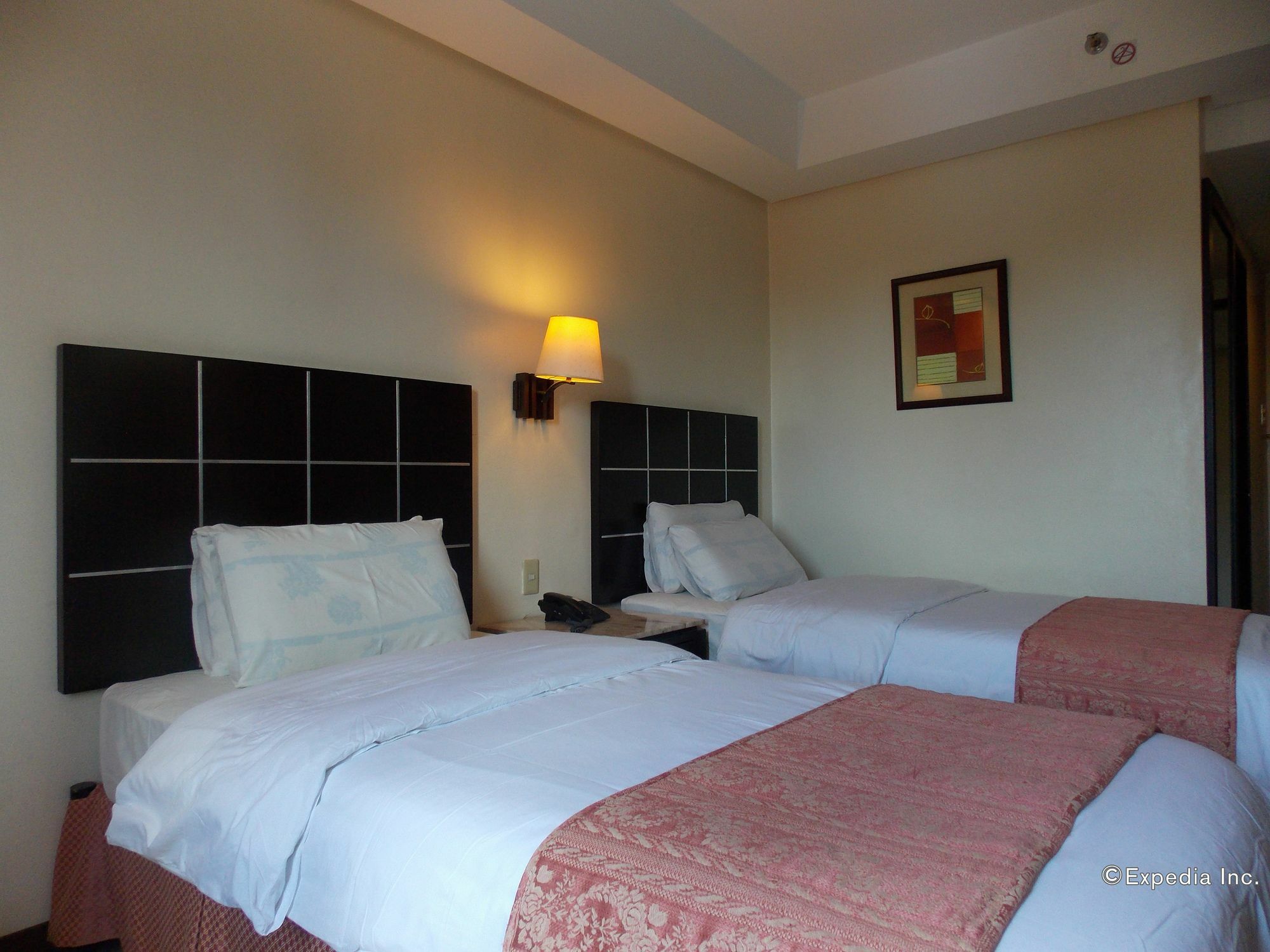 Hotel Goldenfield Kundutel Bacolod Exterior foto